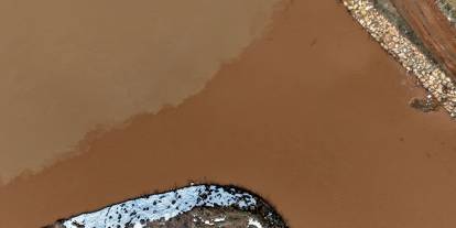 Sivas'ta karlar erken eridi, Kızılırmak'ın hem rengi hem debisi değişti