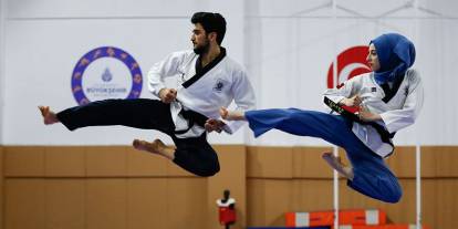 Tekvando şampiyonası yoğun katılımla başladı