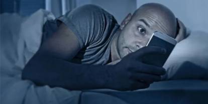 Yatmadan önce telefona bakanlar dikkat!