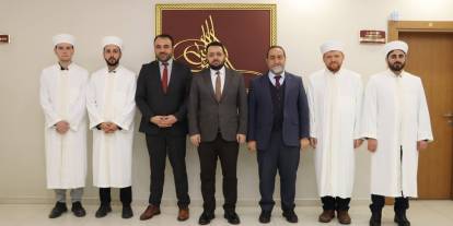 Cübbeleri giyerek  göreve başladılar