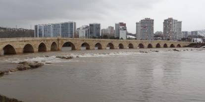 Eriyen karlar Kızılırmak’ı coşturdu