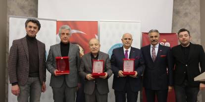 Eski yöneticiler plaketle onurlandırıldı