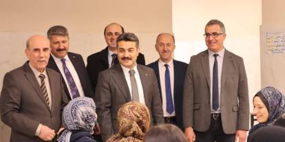 Erdoğan, öğrencilerle aynı sofrada