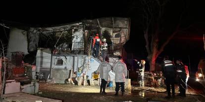 Sivaslı ilçesinde çıkan yangında karı-koca öldü