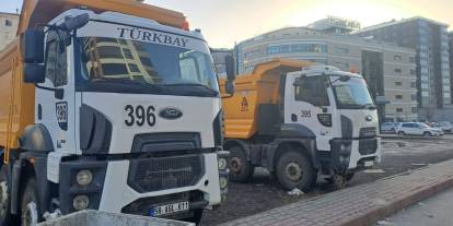 Sivas'ta mahalleyi kamyon garajına çevirdiler!