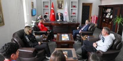 Başarılı sporculardan Şahin Ertem'e ziyaret!
