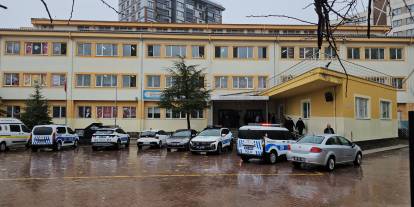 Ortaokulda bıçaklı kavga: 1 öğrenci yaralı