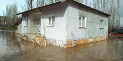 Sivas'ta tarım arazileri suya gömüldü