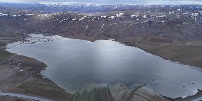Yaz aylarında tamamen kuruyan göl, yeniden su tuttu