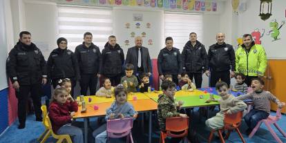 Ulaş'ta polisler Kur'an kursu öğrencileriyle bir araya geldi