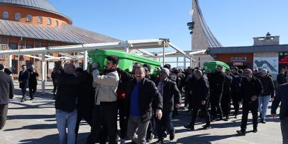 Sivas'ta trafik kazasında vefat eden gelin kaynana toprağa verildi!