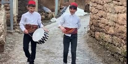 Sivas'ta öğrenciler Ramazan sevincini sokaklara taşıdı