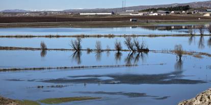 Hafik Lota Gölü kar sularıyla doldu