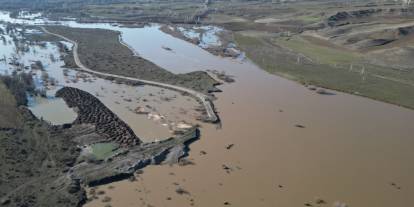Sivas'ta ekili alanlar sular altında kaldı