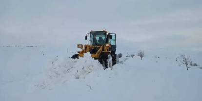 Sivas'ta 432 yerleşim yeri ulaşıma kapandı!