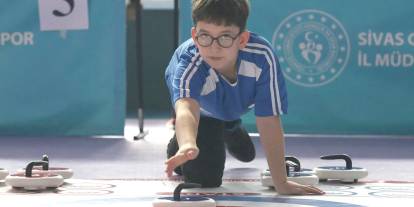 Okul sporlarında floor curling rüzgârı