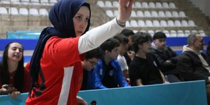 Yıldızlar dartta yarıştı