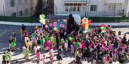 Sivaslı muhtardan çocuklara Ramazan eğlencesi