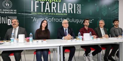 Vali Şimşek, öğrencilerle kampüs iftarında buluştu