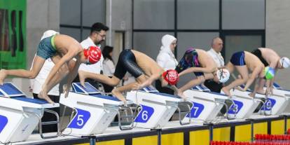 Sivas'ta geleceğin yüzücüleri okul sporları kapsamında yarışıyor