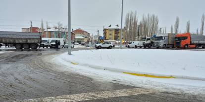 Kardan kapanan Sivas yolu ulaşıma açıldı
