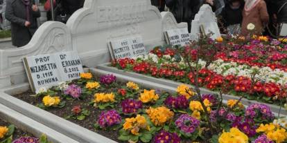 Erbakan'ın mezarına ziyaretçi akını