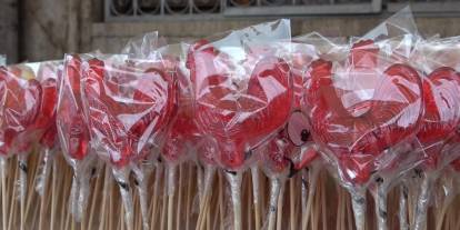 Sivas’ta asırlık gelenek bozulmadı: Ramazanın simgesi horoz şekerleri satışta!