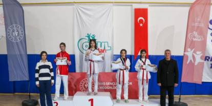 Dereceye giren sporcular ödüllerini aldı