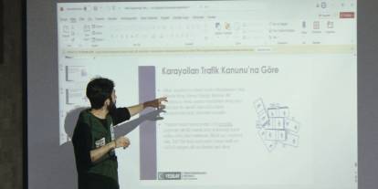 Gençler gençleri uyarıyor: Cumhuriyet Üniversitesi’nde bağımlılık seferberliği!