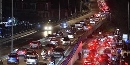 İsrail’in saldırıları sonrası İran'da göç dalgası başladı