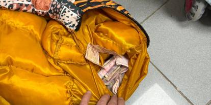 Sivas'ta çocuklu dilenciye zabıta engeli: Parasına el konuldu