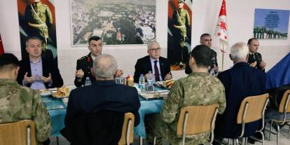 Sivas protokolü iftarını Mehmetçik'le açtı