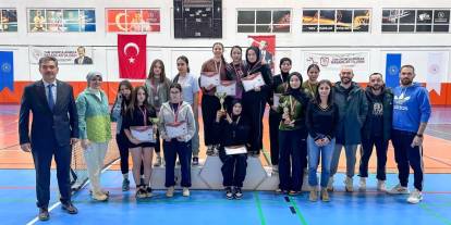 Sivas’ta tenis heyecanı finalle tamamlandı