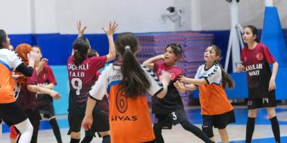 Sivas'ta üst tur yolunda nefes kesen mücadele