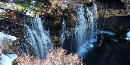 Karların erimesiyle Değirmenaltı Şelalesi coştu