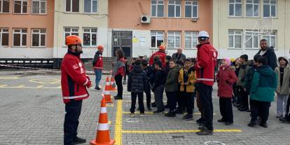 Yozgat'ta ilkokul öğrencilerine deprem tatbikatı