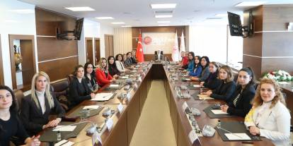 “Bakan Göktaş, kadın ve çocuk hakları komisyonu ile görüştü