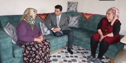 Suşehri Kaymakamı Yıldız, kapı kapı geziyor