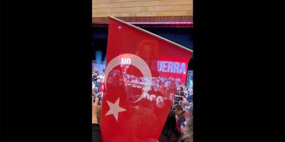 Sanchez bu kez de Türk Bayrağı paylaştı