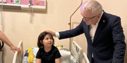 Minik hastalara moral ziyareti