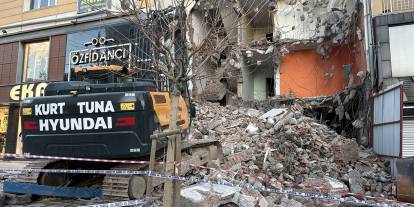 Sivas'ta yıkım felakete dönüyordu: 21 daire apar topar tahliye edildi