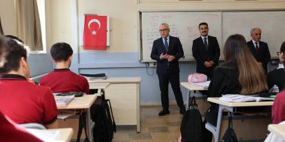 Vali Şimşek: Mesleki eğitim ve yabancı dil çok önemli