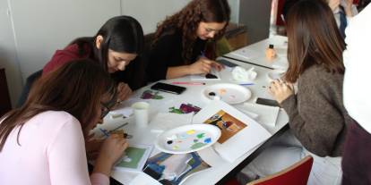 Tıp öğrencileri sanatla stresi attı