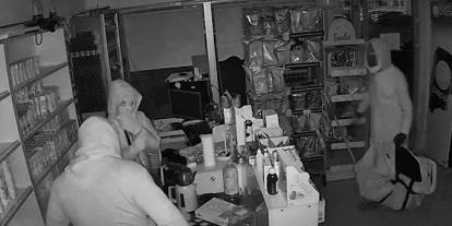 Sivas'ta kadın kılığında hırsızlık yapan şüpheliler yakalandı