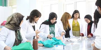 SCÜ Tıp Fakültesi’nde sütür uygulama eğitimi