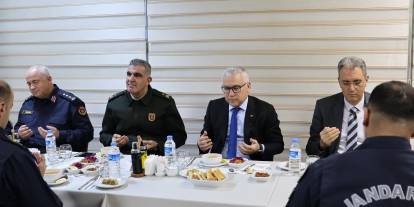 Vali Şimşek, jandarma personeliyle iftarda buluştu