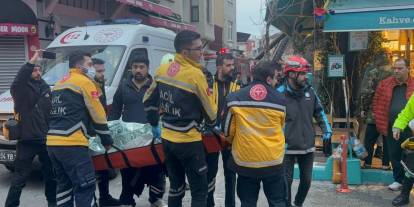 Sabah saatlerinde 3 katlı binada yangın çıktı