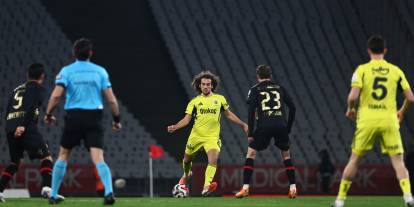 Fenerbahçe şampiyonluk yarışında yara aldı