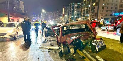 Malatya'da iki otomobil çarpıştı: 1'i çocuk, 3 yaralı