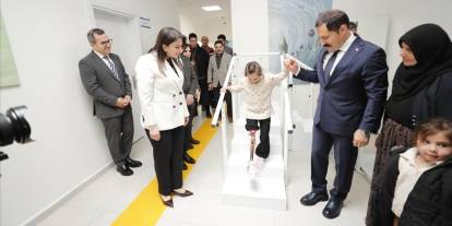 7 yaşındaki Zeynep proteziyle yeniden yürüdü